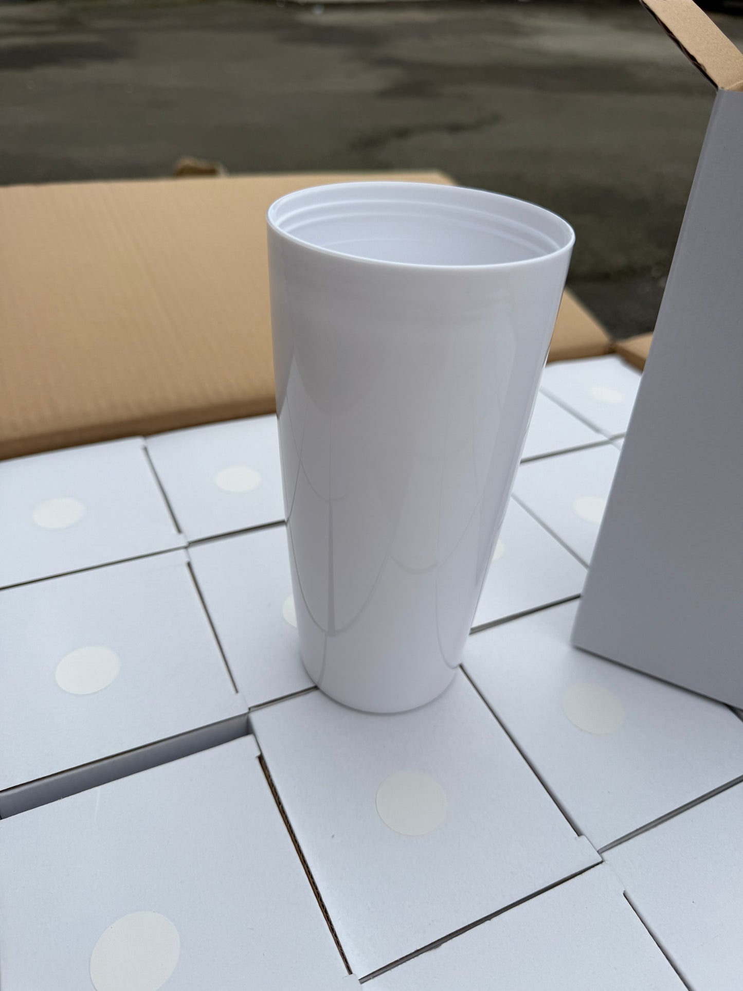 **MEGA CLEARANCE** Box of 36 white 700ml PP cups
