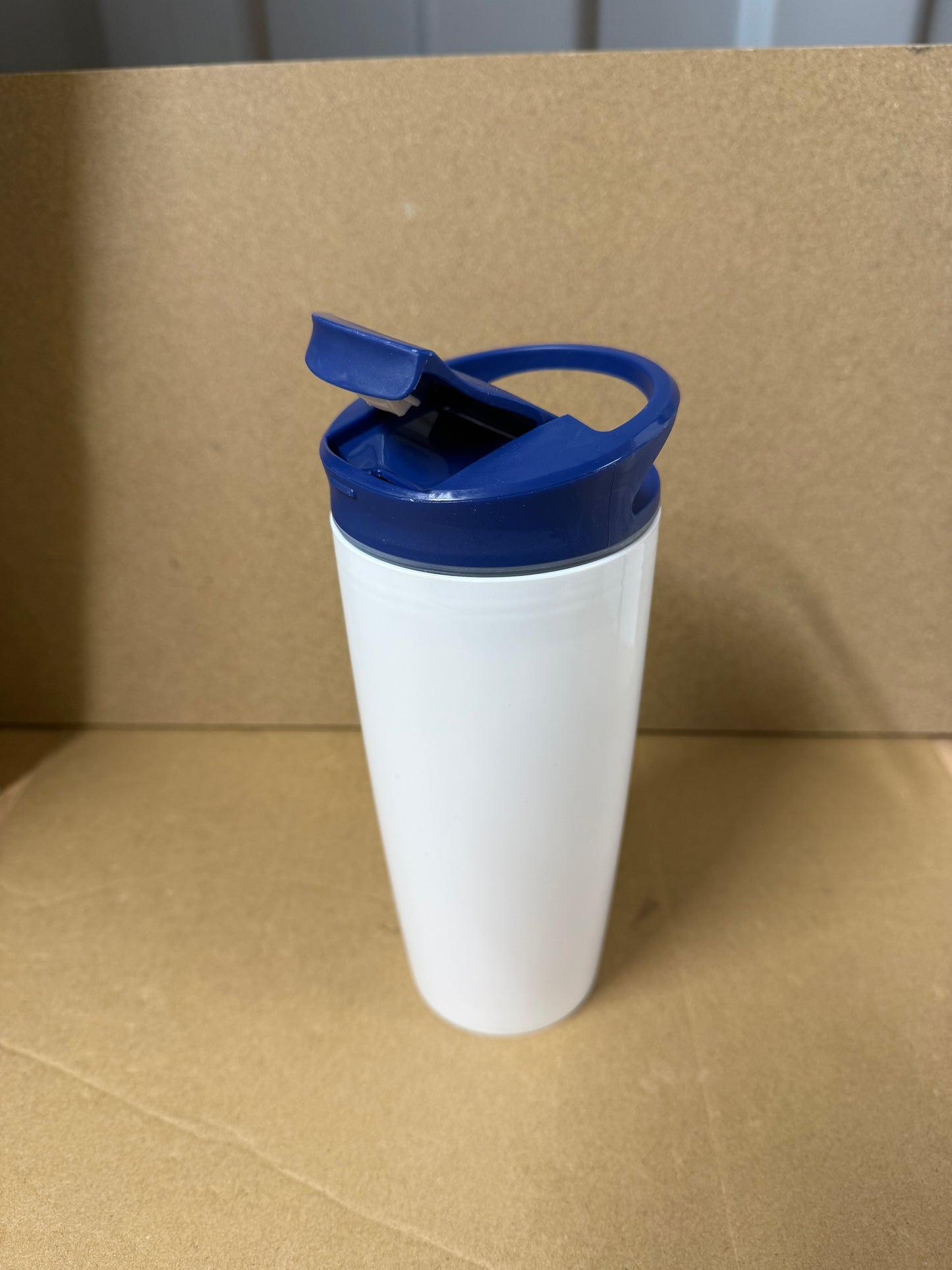** FLASH SALE ** White 700ml PP tumbler with coloured lid