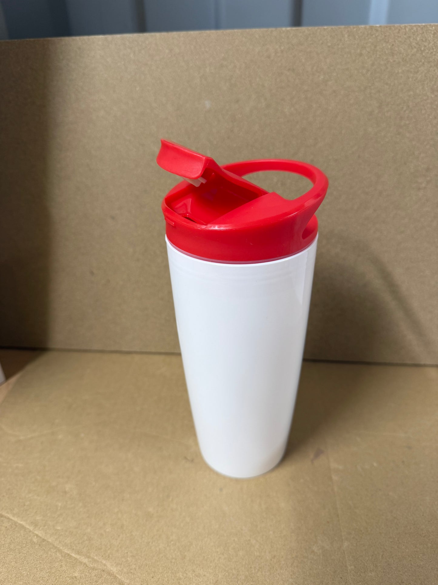 ** FLASH SALE ** White 700ml PP tumbler with coloured lid