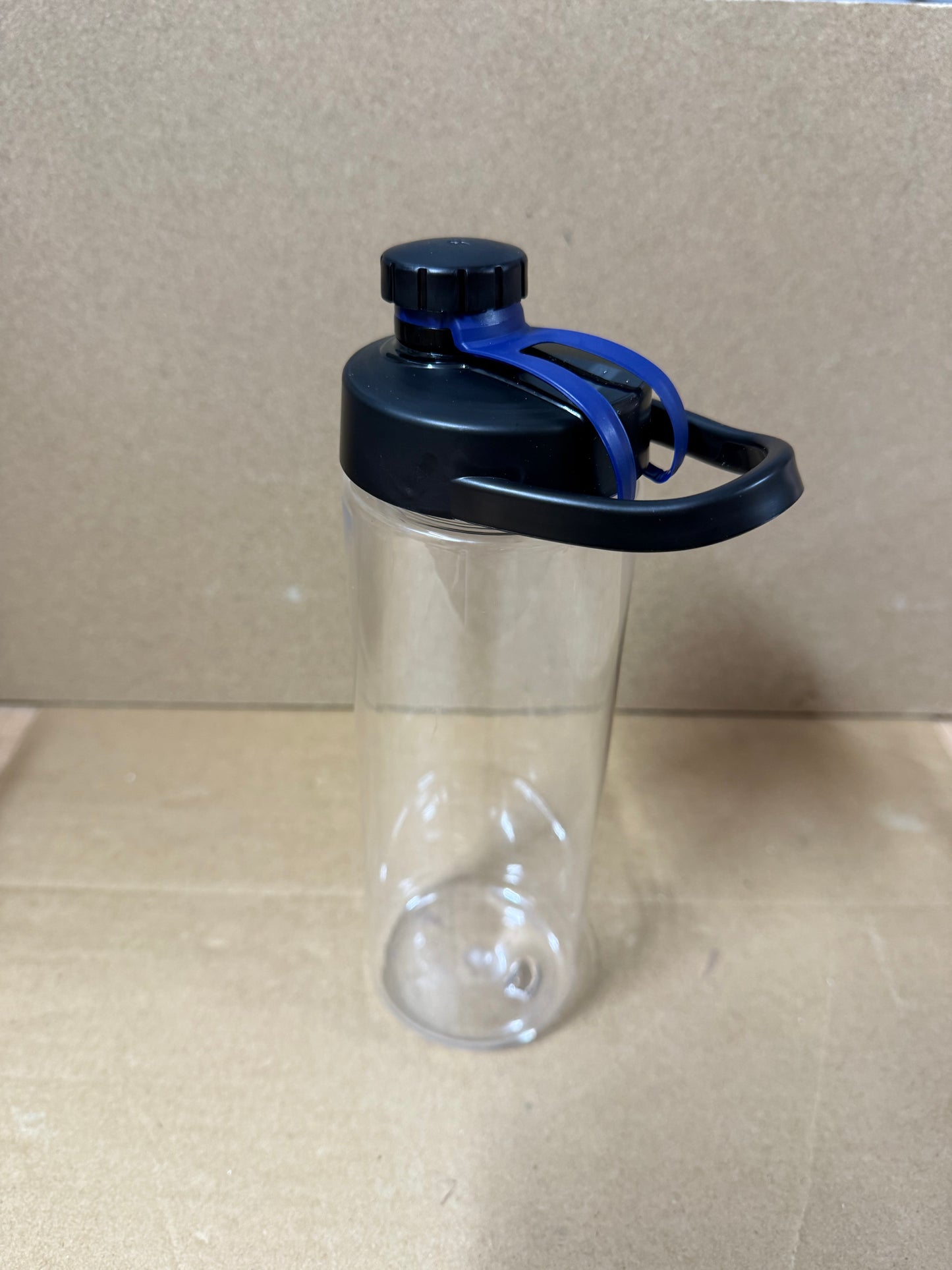 ** Flash sale ** 750ml clear bottle featuring a coloured flip lid