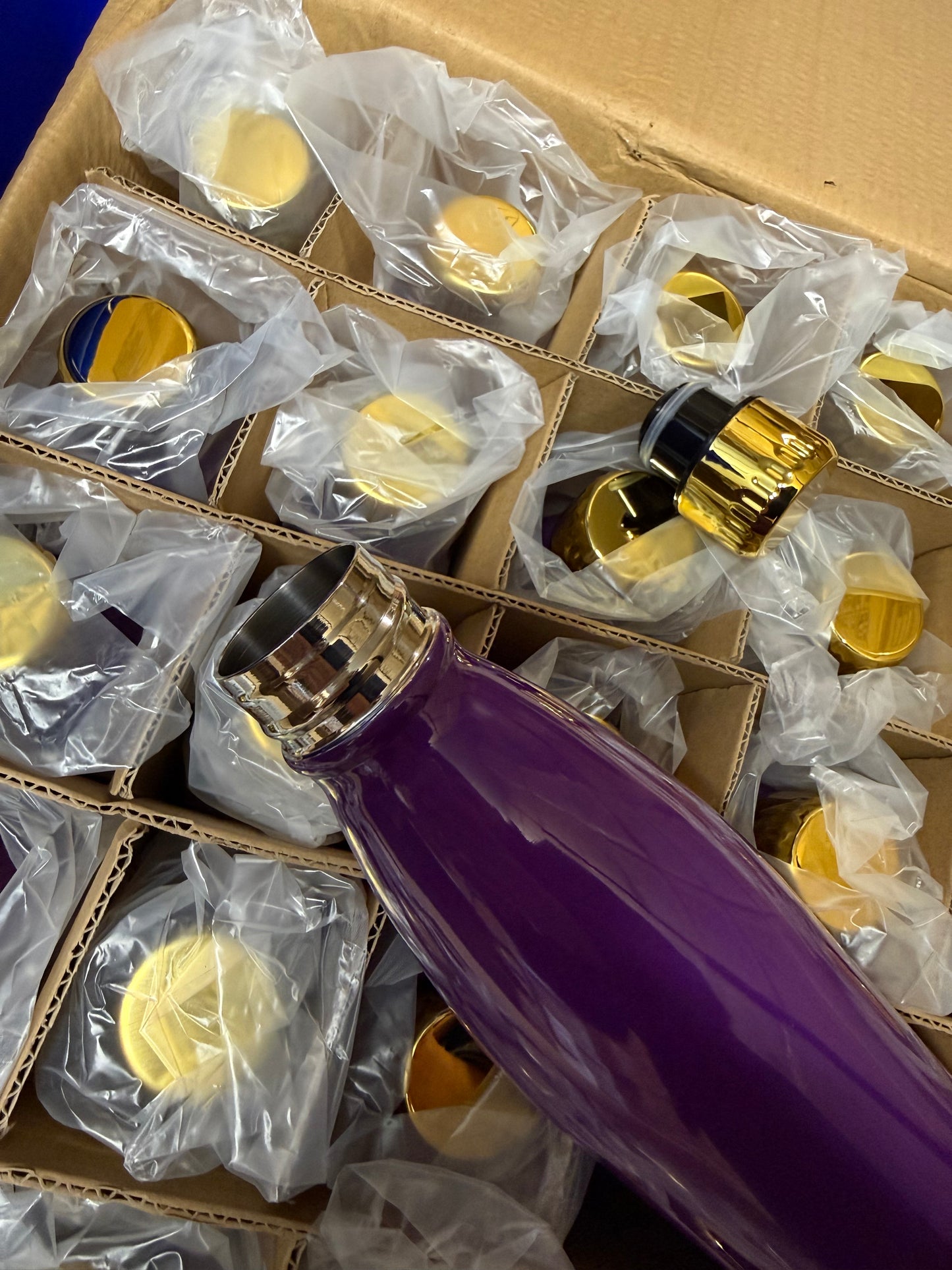 Box of 36 stainless steel 500ml purple with gold bottom and screw lids water bottles