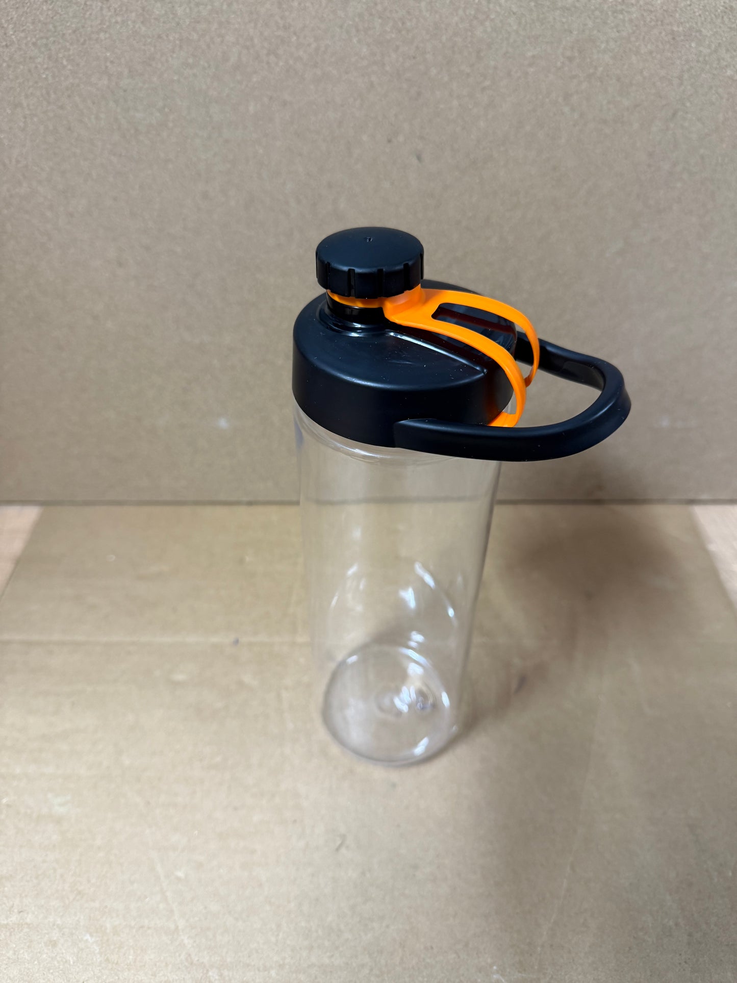 ** Flash sale ** 750ml clear bottle featuring a coloured flip lid