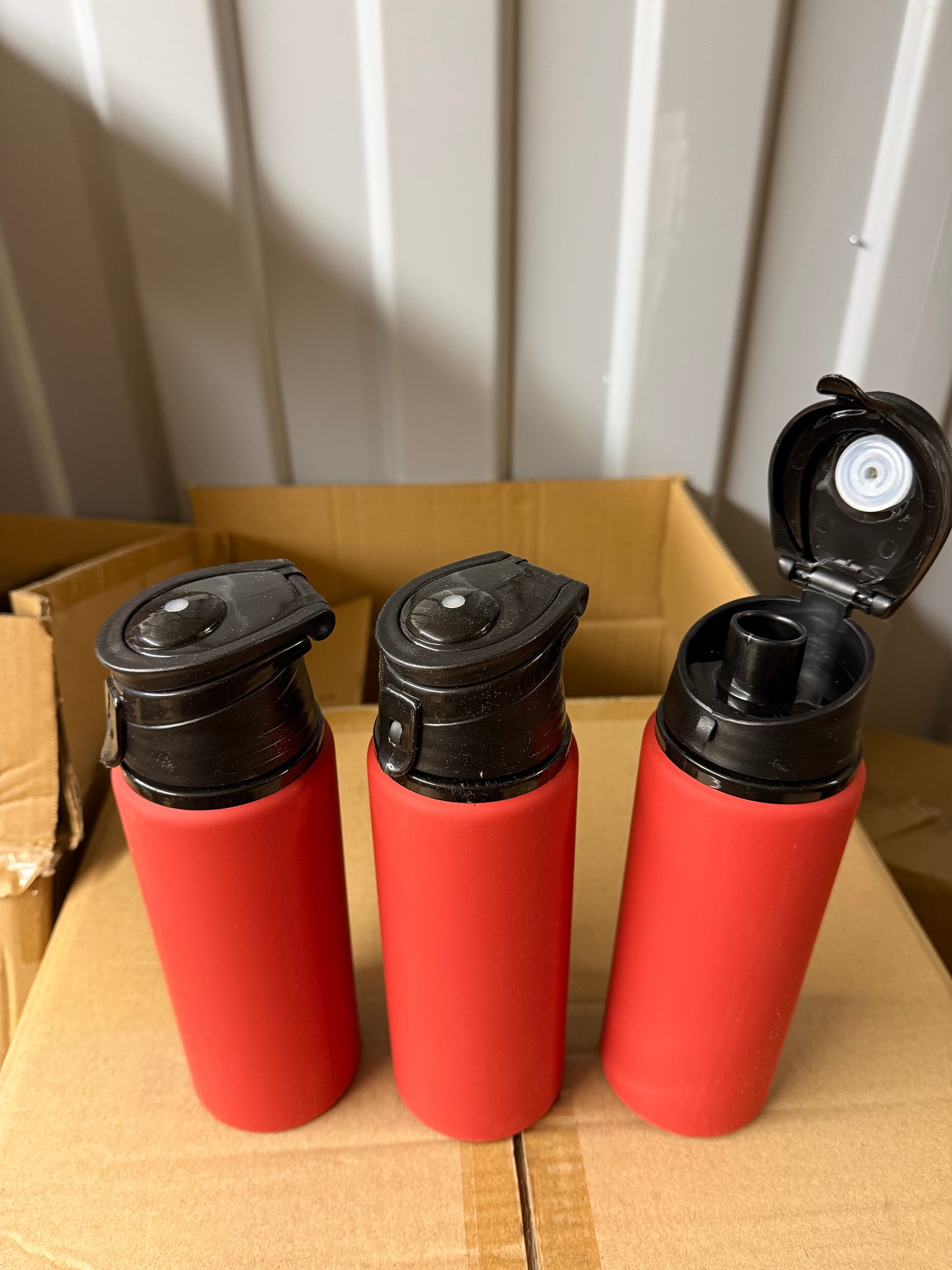 Wholesale Joblot Box Of 36 700mL Aluminum Red Flip Lid Water Bottles