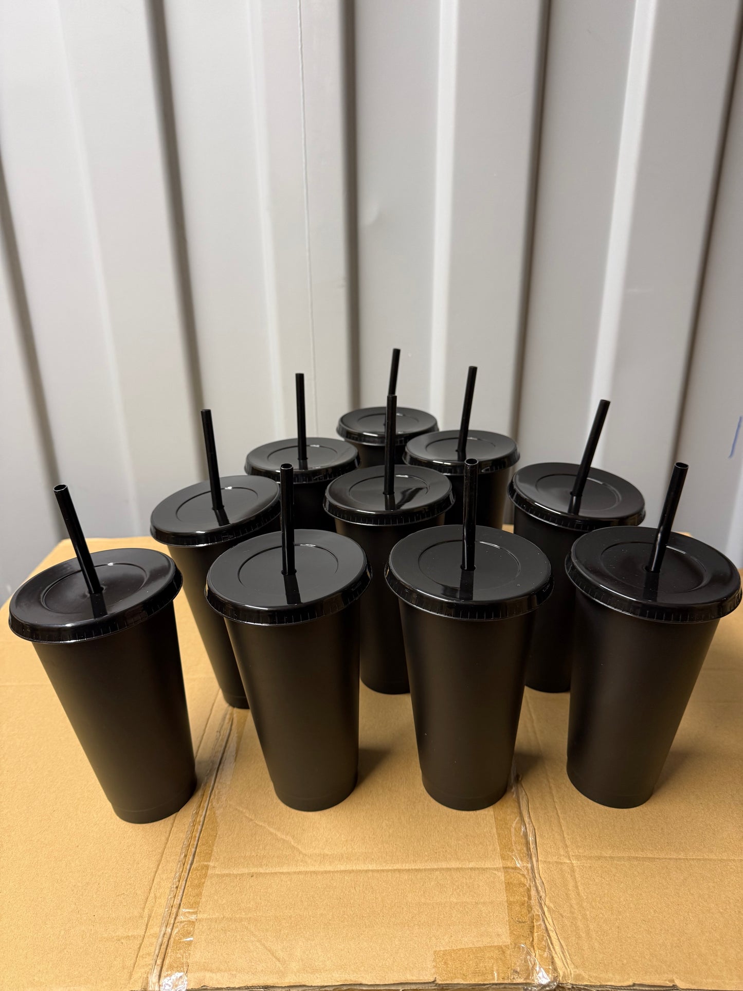 40 Black Cold Cups & Lid & Straw best quality and perfect to personalise