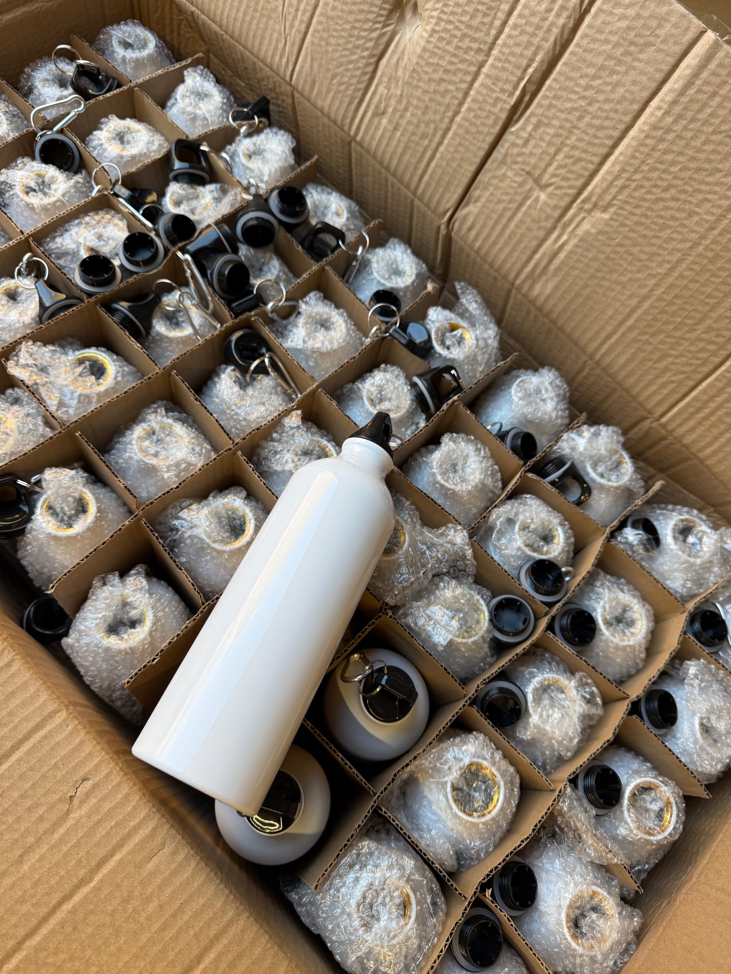750ml aluminium sports bottle with clip