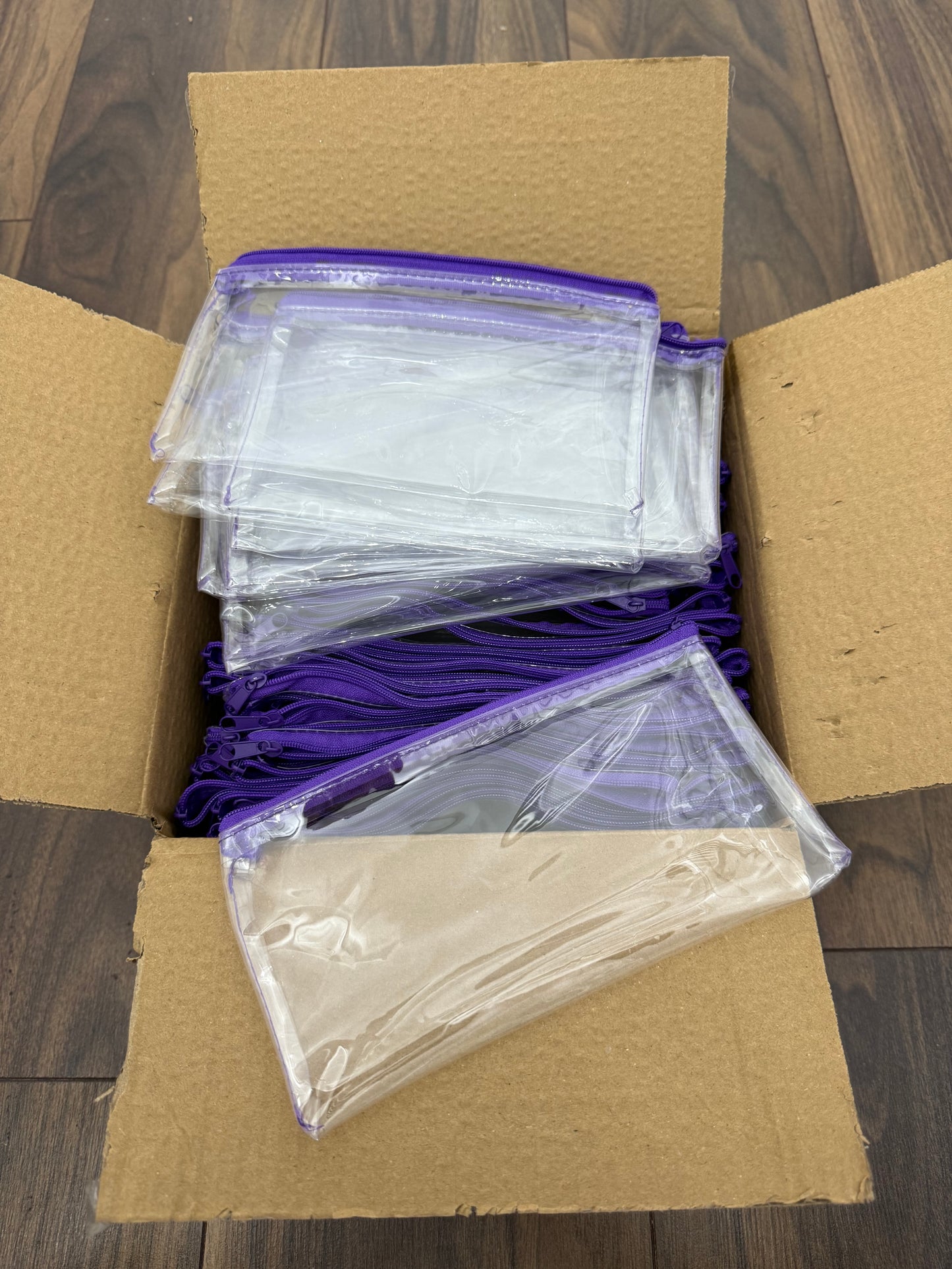 Box of 50 clear pencil cases featuring a colour zip