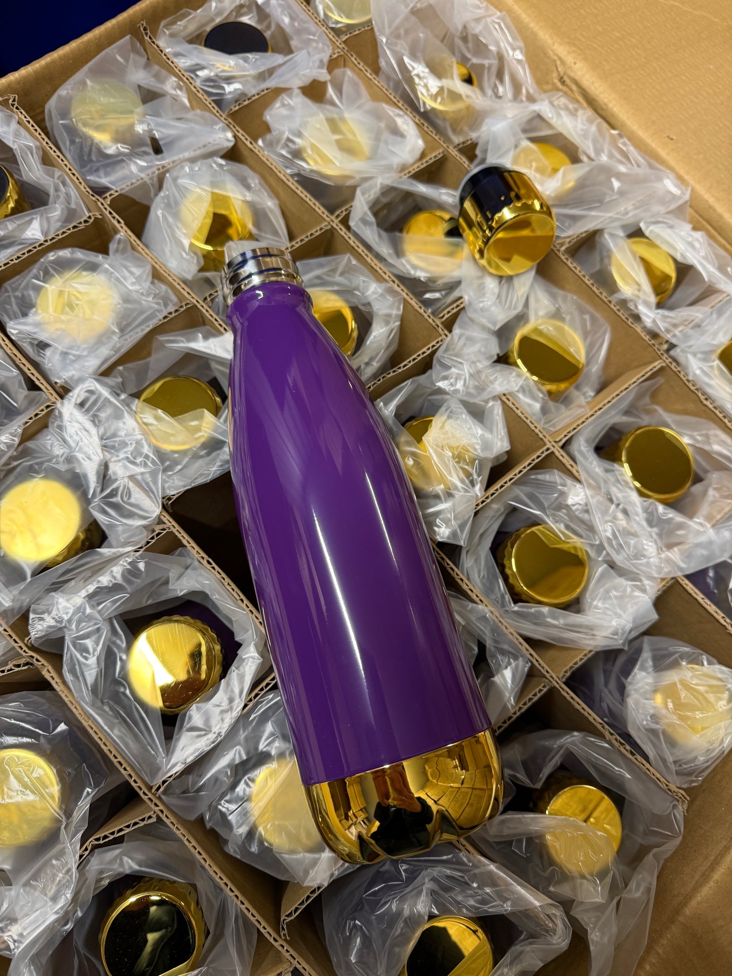 Box of 36 stainless steel 500ml purple with gold bottom and screw lids water bottles