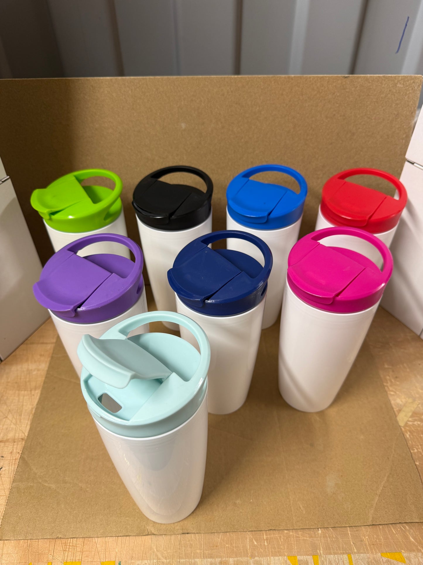 ** FLASH SALE ** White 700ml PP tumbler with coloured lid