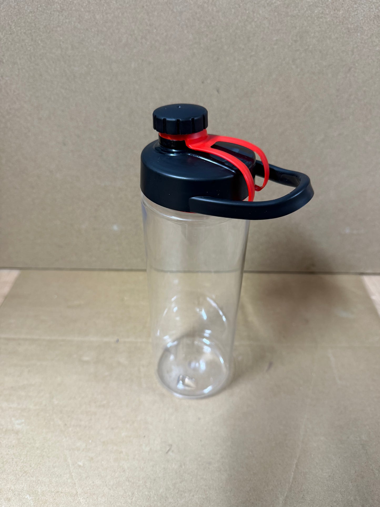 ** Flash sale ** 750ml clear bottle featuring a coloured flip lid