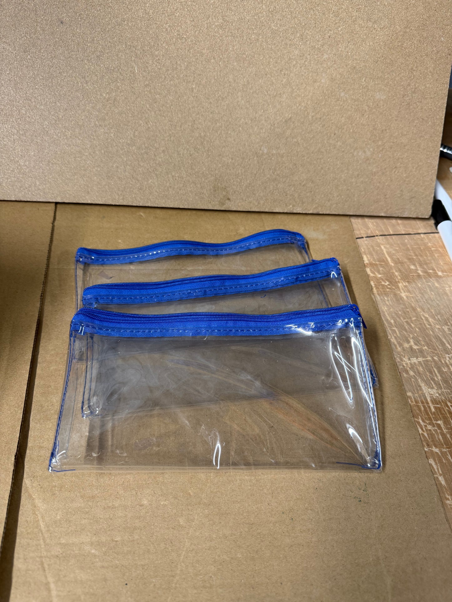 Box of 50 clear pencil cases featuring a colour zip