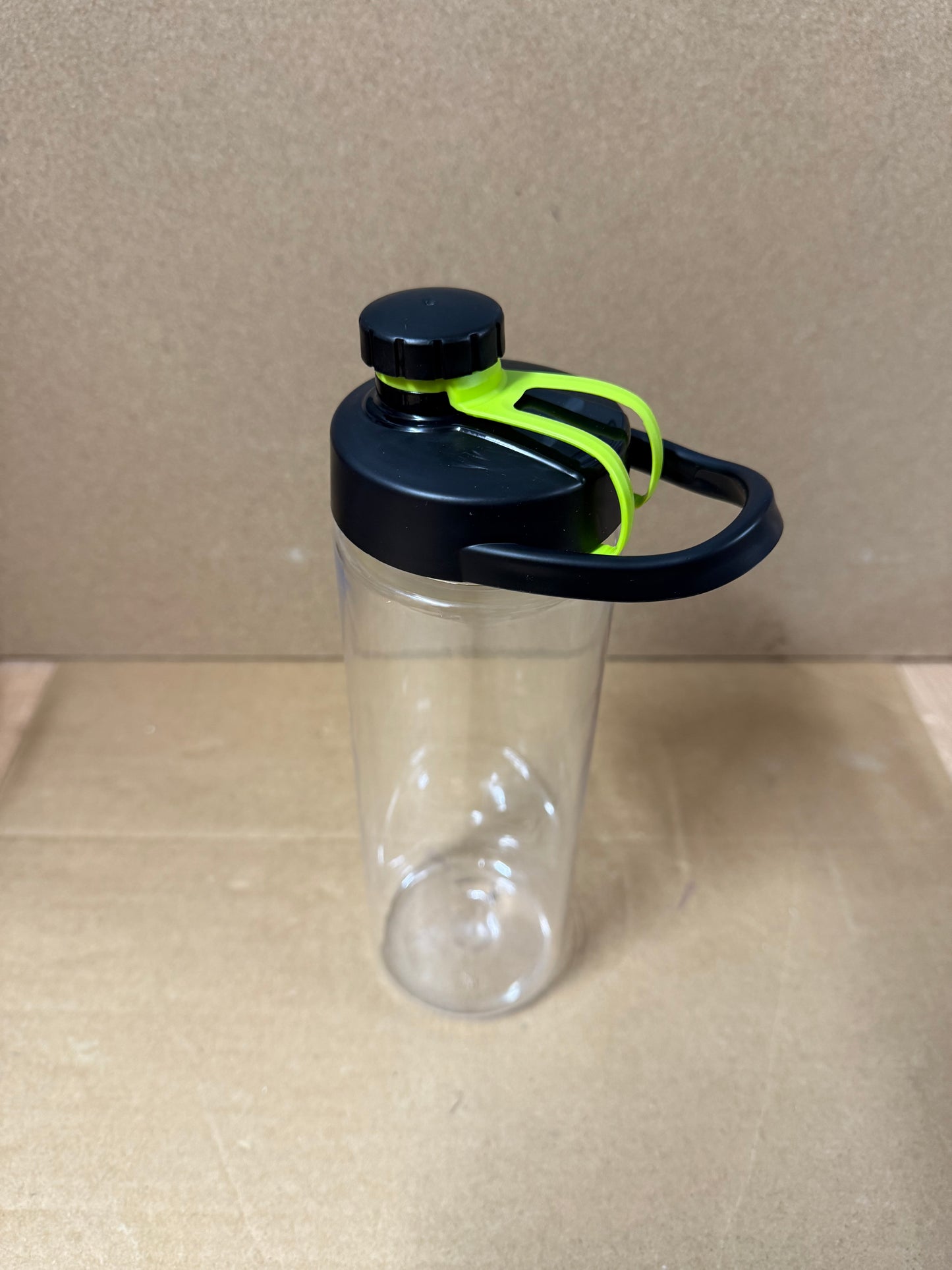 ** Flash sale ** 750ml clear bottle featuring a coloured flip lid