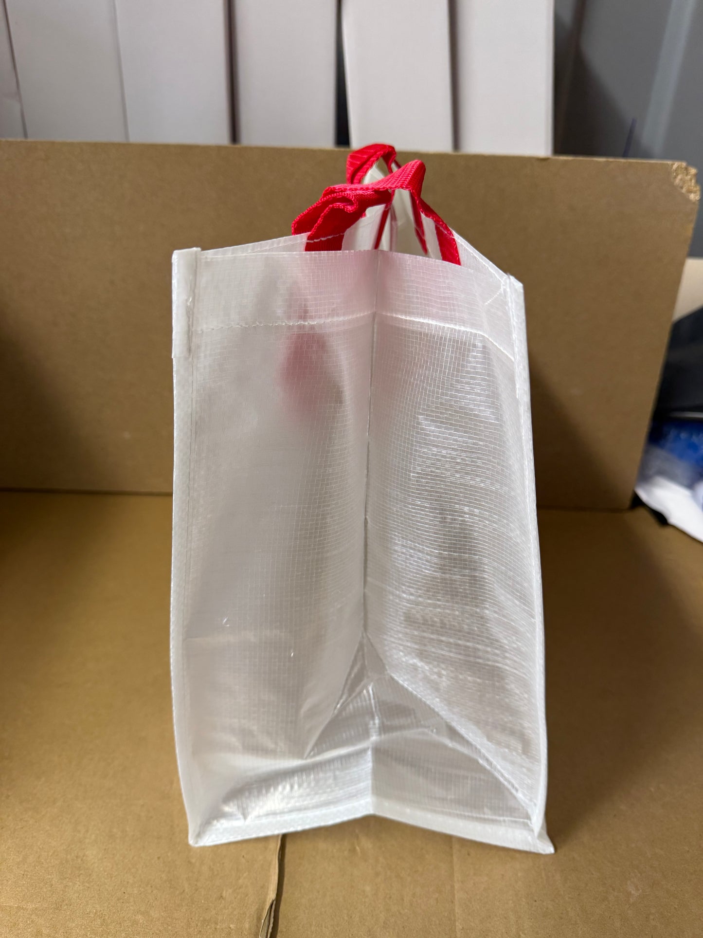 Box of 50 red handle trucker bags