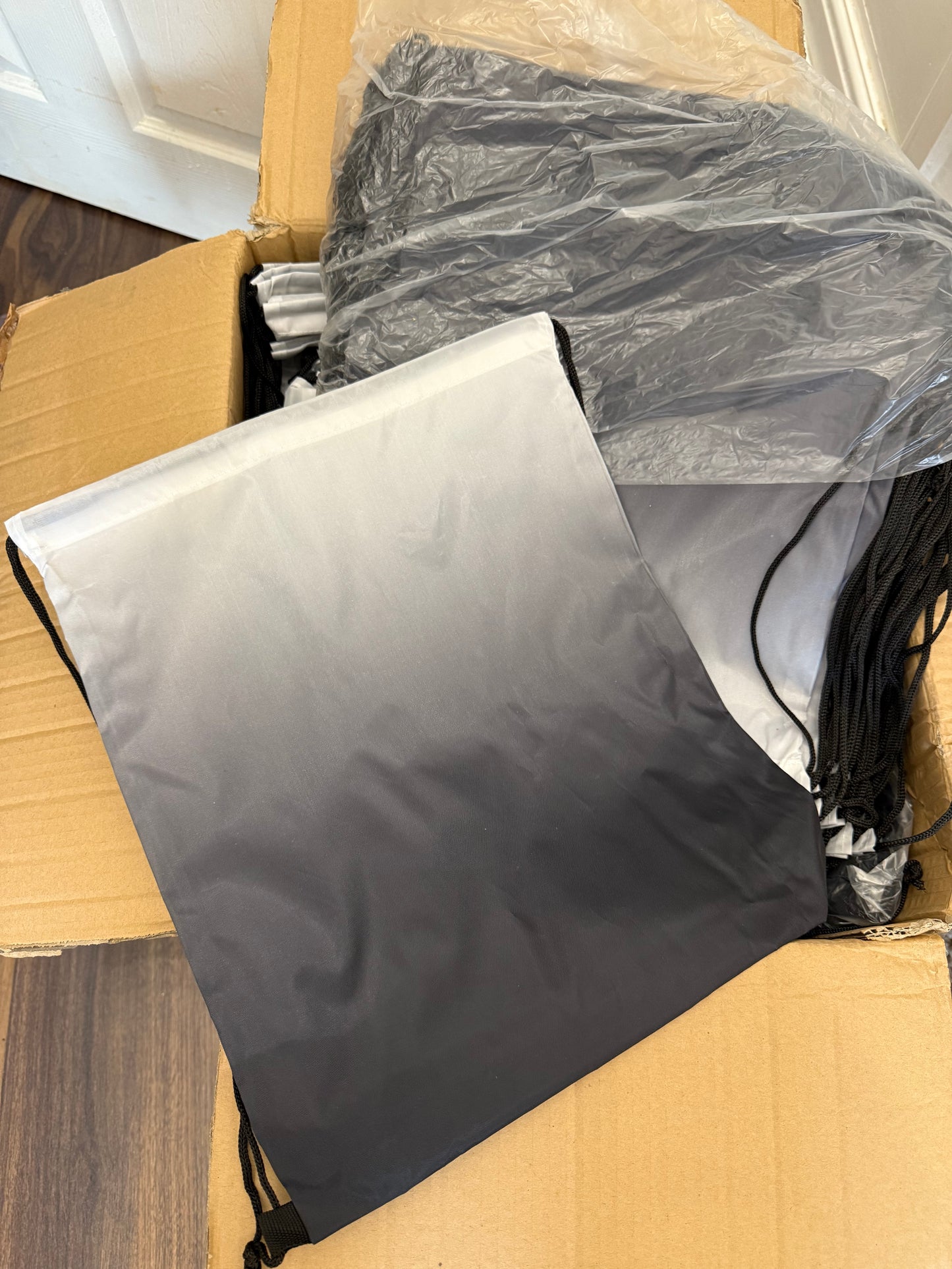 Box of 100 polyester ombre drawstring bags