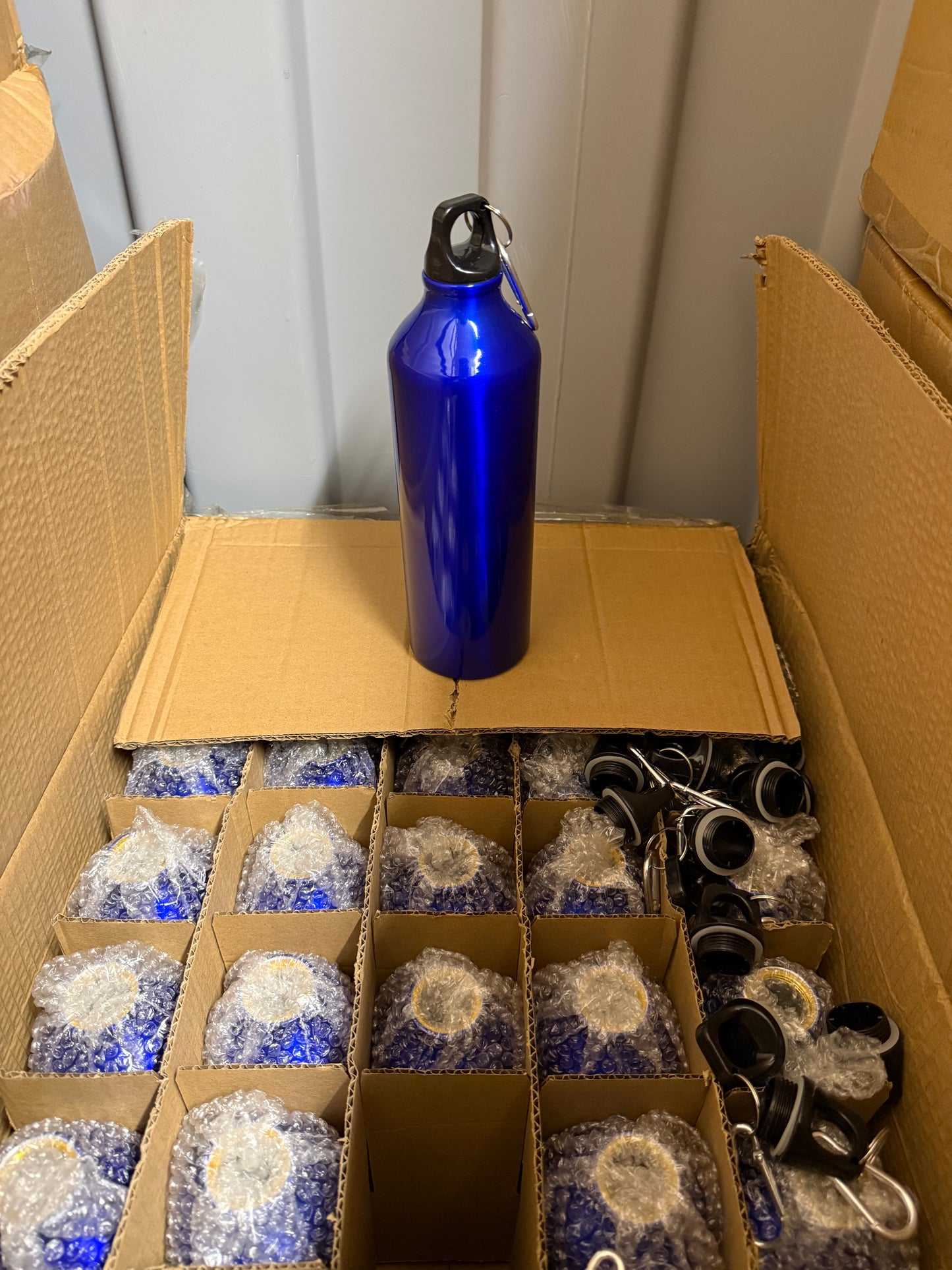 750ml aluminium sports bottle with clip