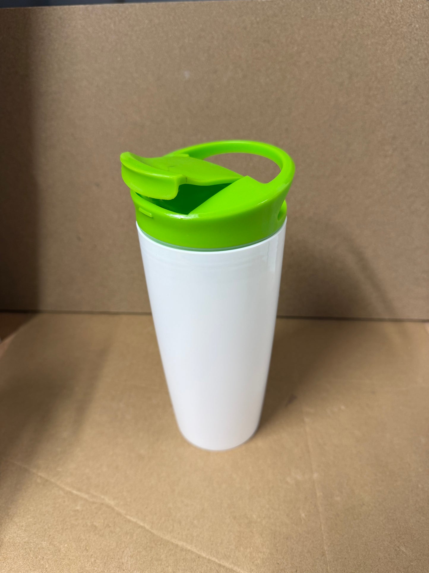 ** FLASH SALE ** White 700ml PP tumbler with coloured lid