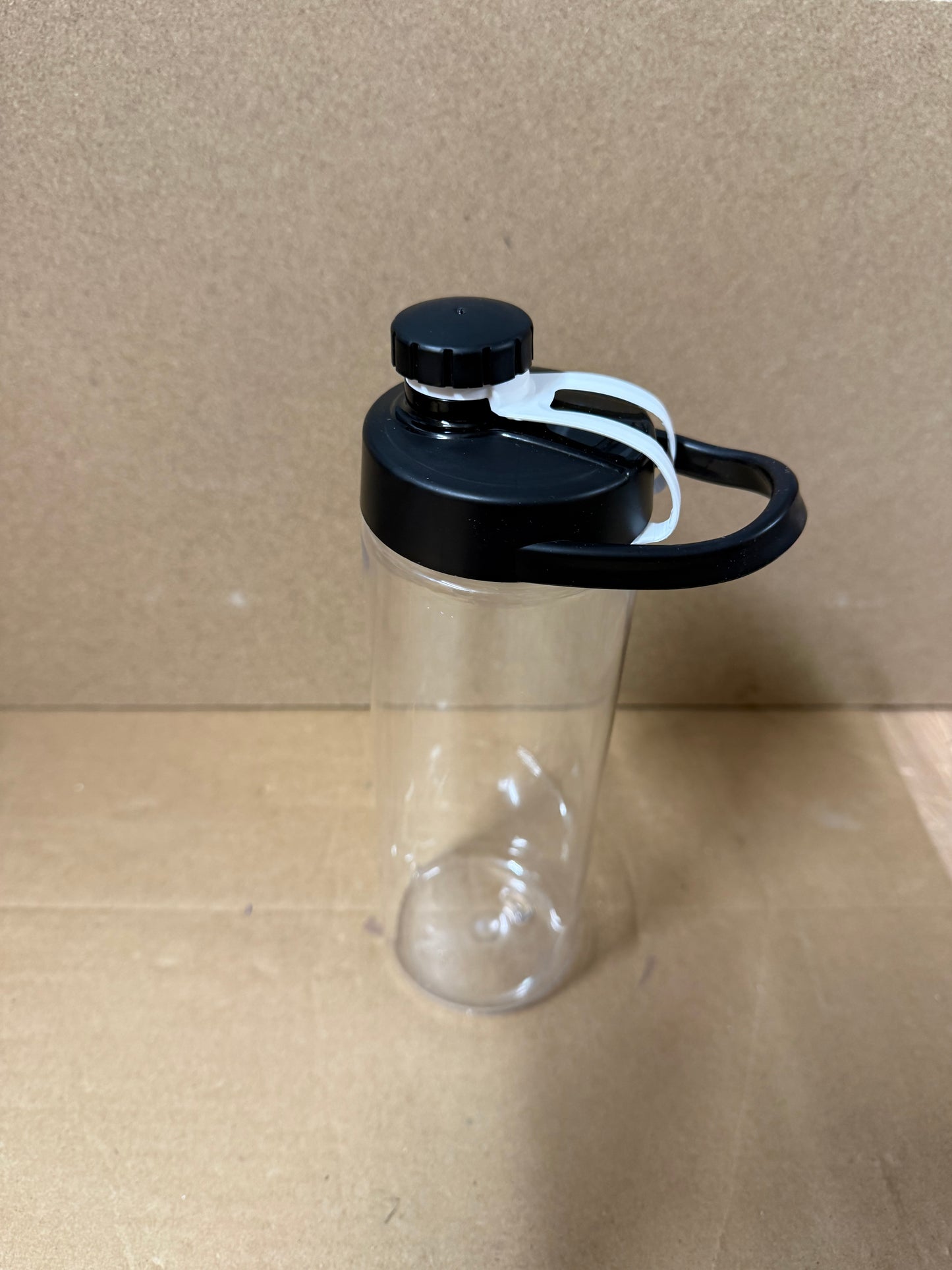 ** Flash sale ** 750ml clear bottle featuring a coloured flip lid