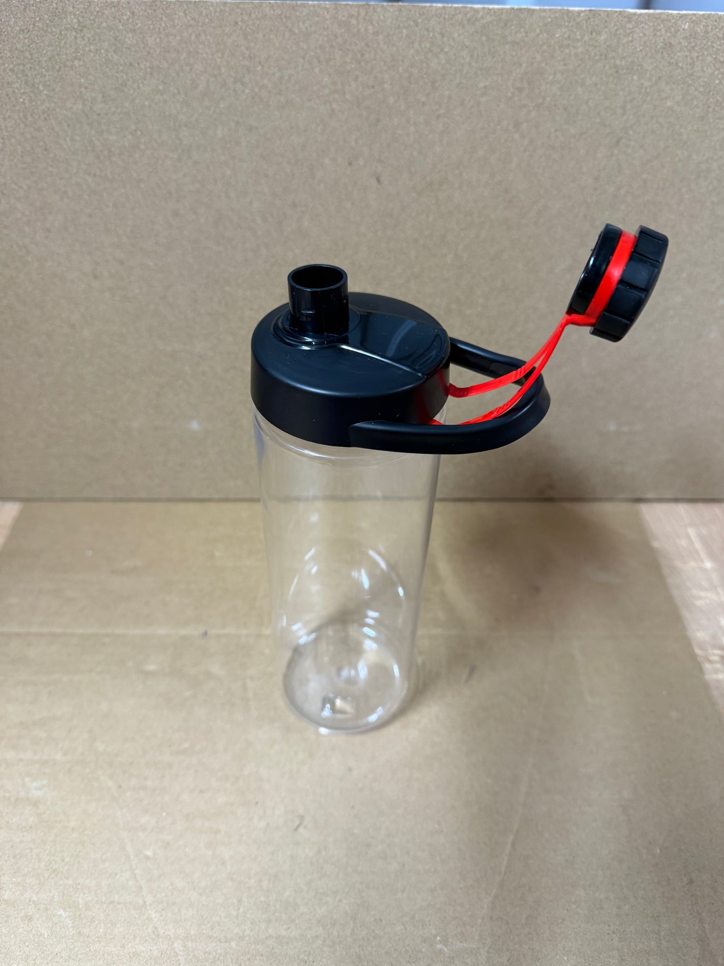 ** Flash sale ** 750ml clear bottle featuring a coloured flip lid