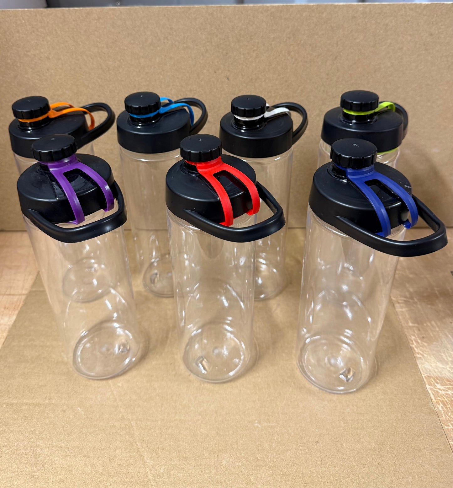 ** Flash sale ** 750ml clear bottle featuring a coloured flip lid