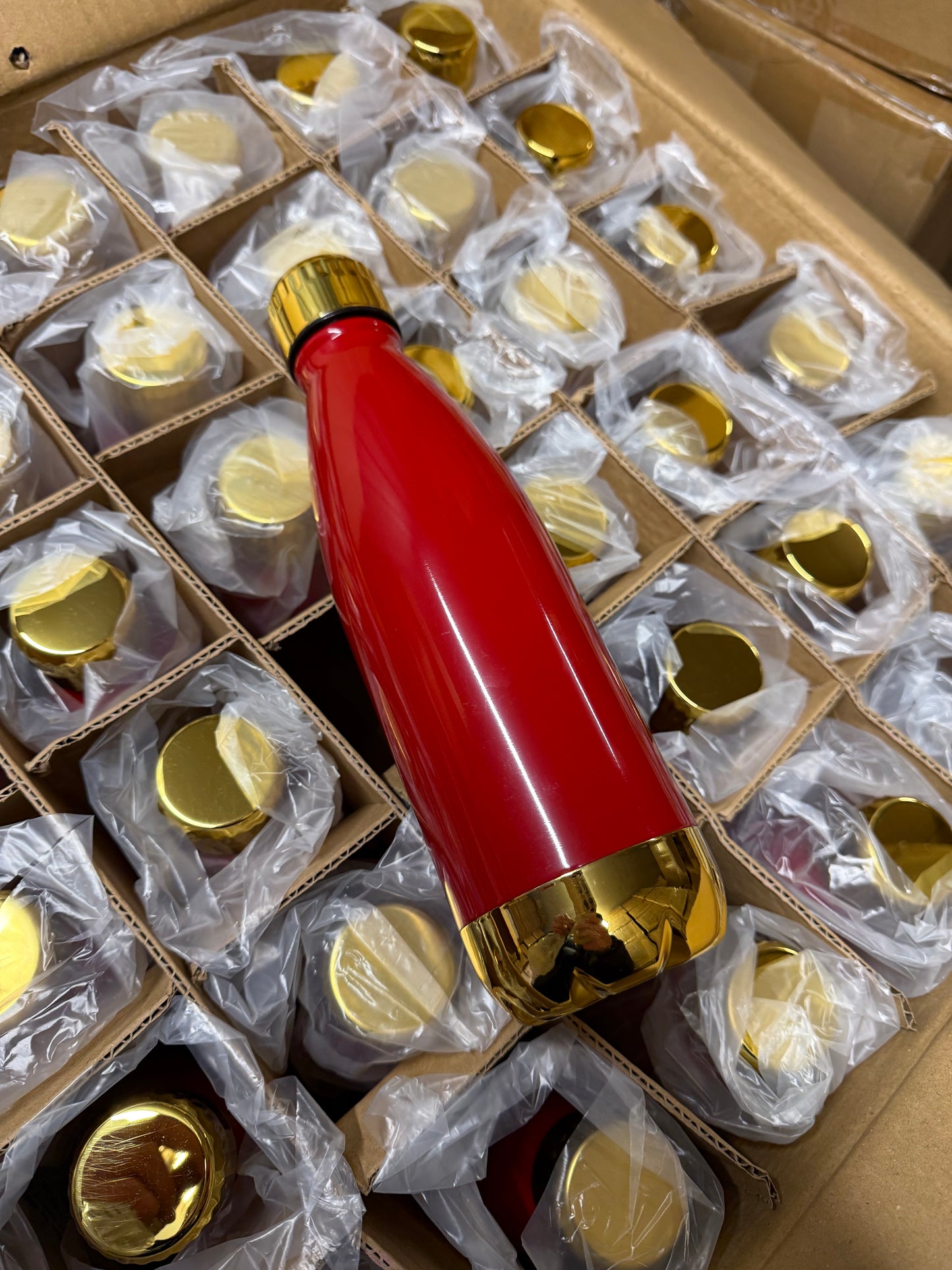Box of 36 stainless steel 500ml red with gold bottom and screw lids water bottles