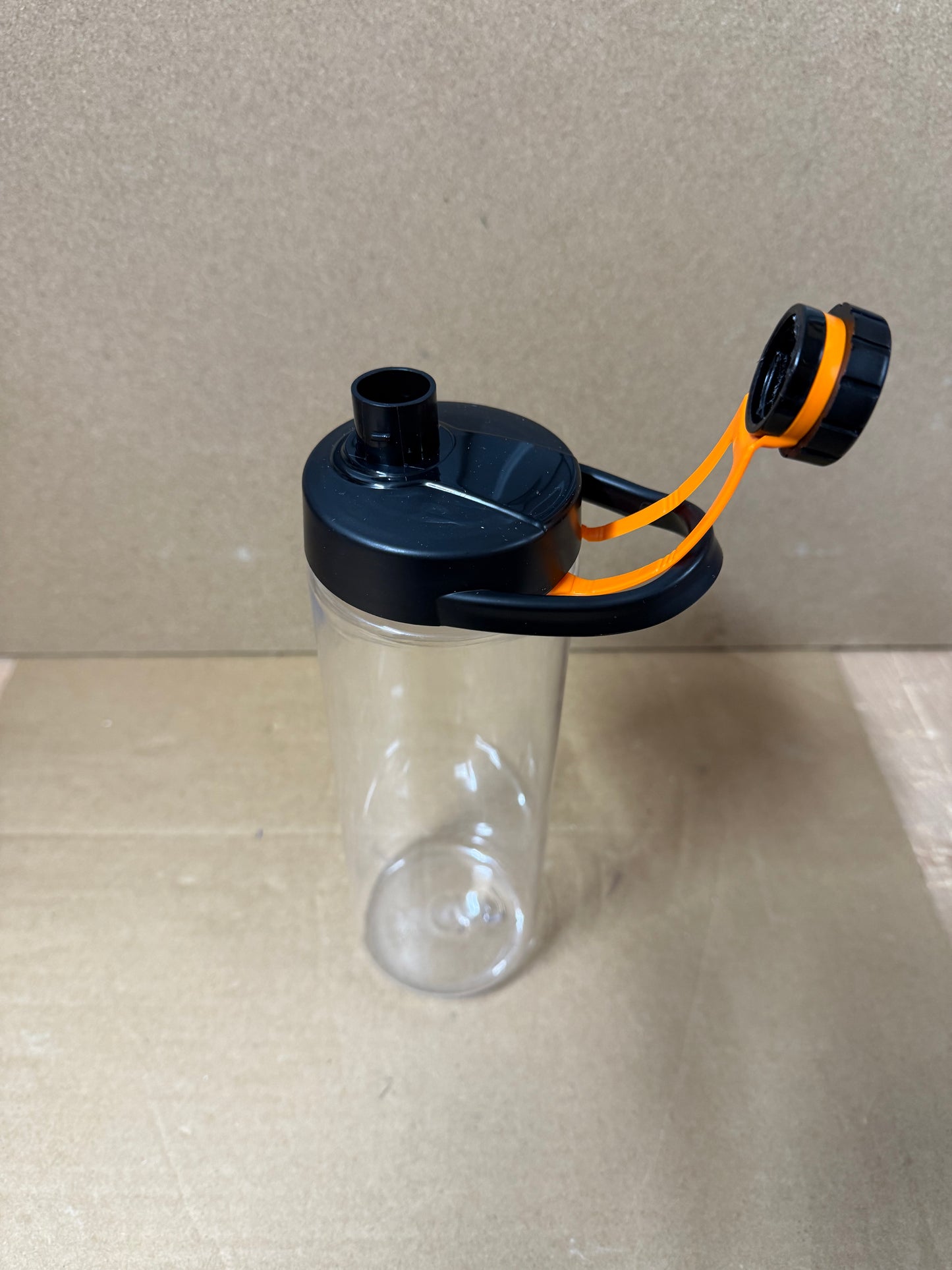 ** Flash sale ** 750ml clear bottle featuring a coloured flip lid