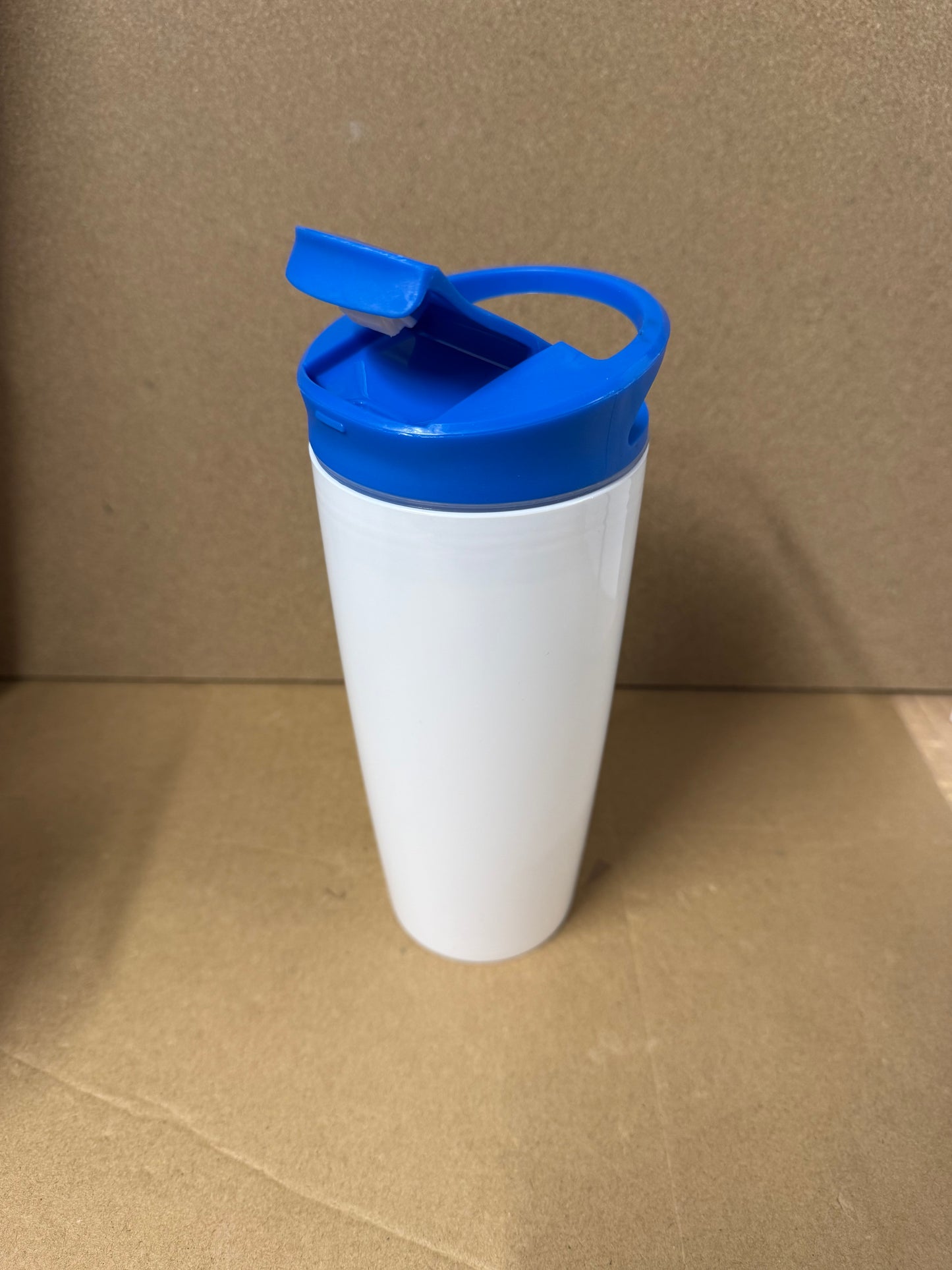 ** FLASH SALE ** White 700ml PP tumbler with coloured lid