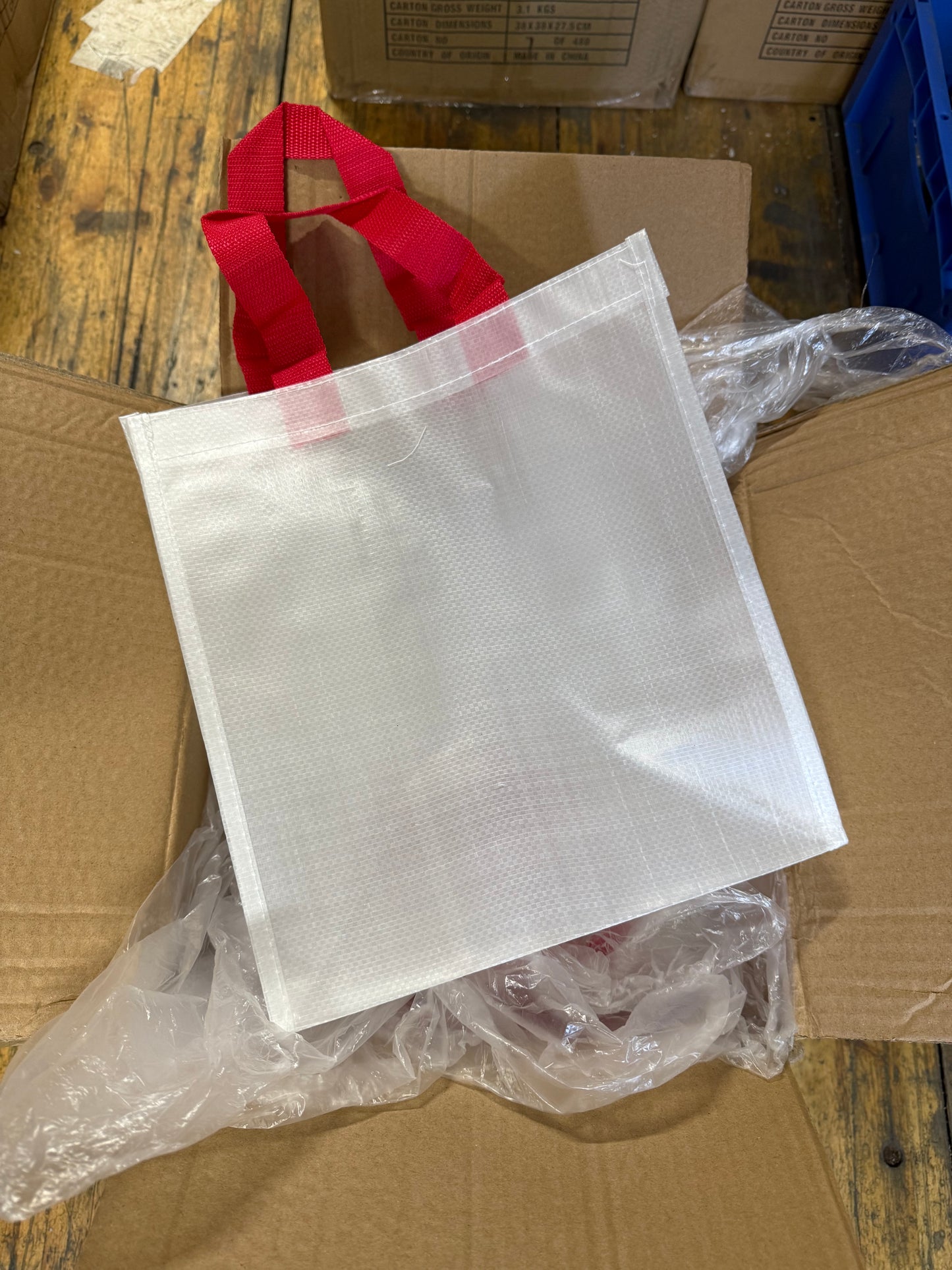 Box of 50 red handle trucker bags