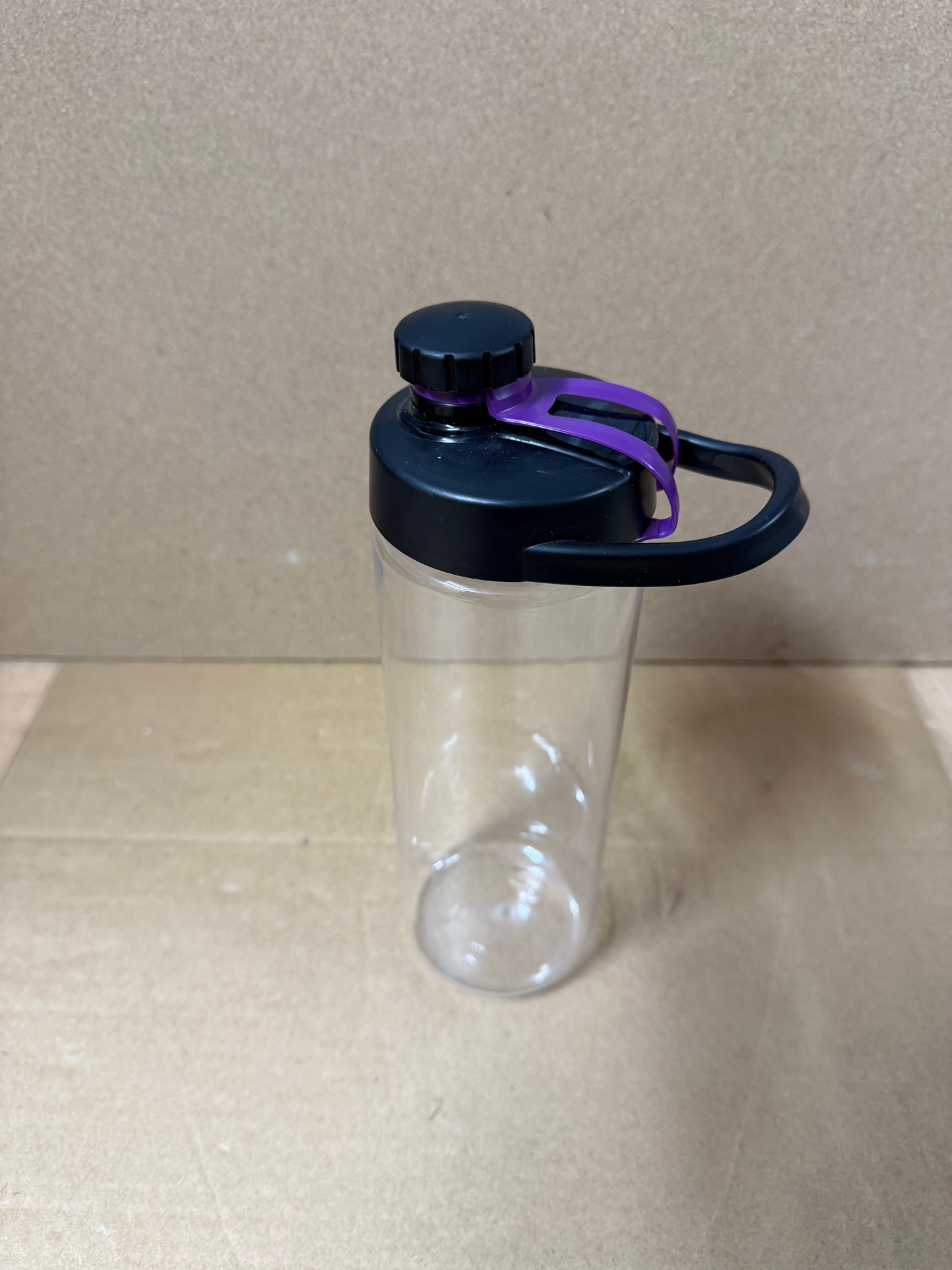 ** Flash sale ** 750ml clear bottle featuring a coloured flip lid