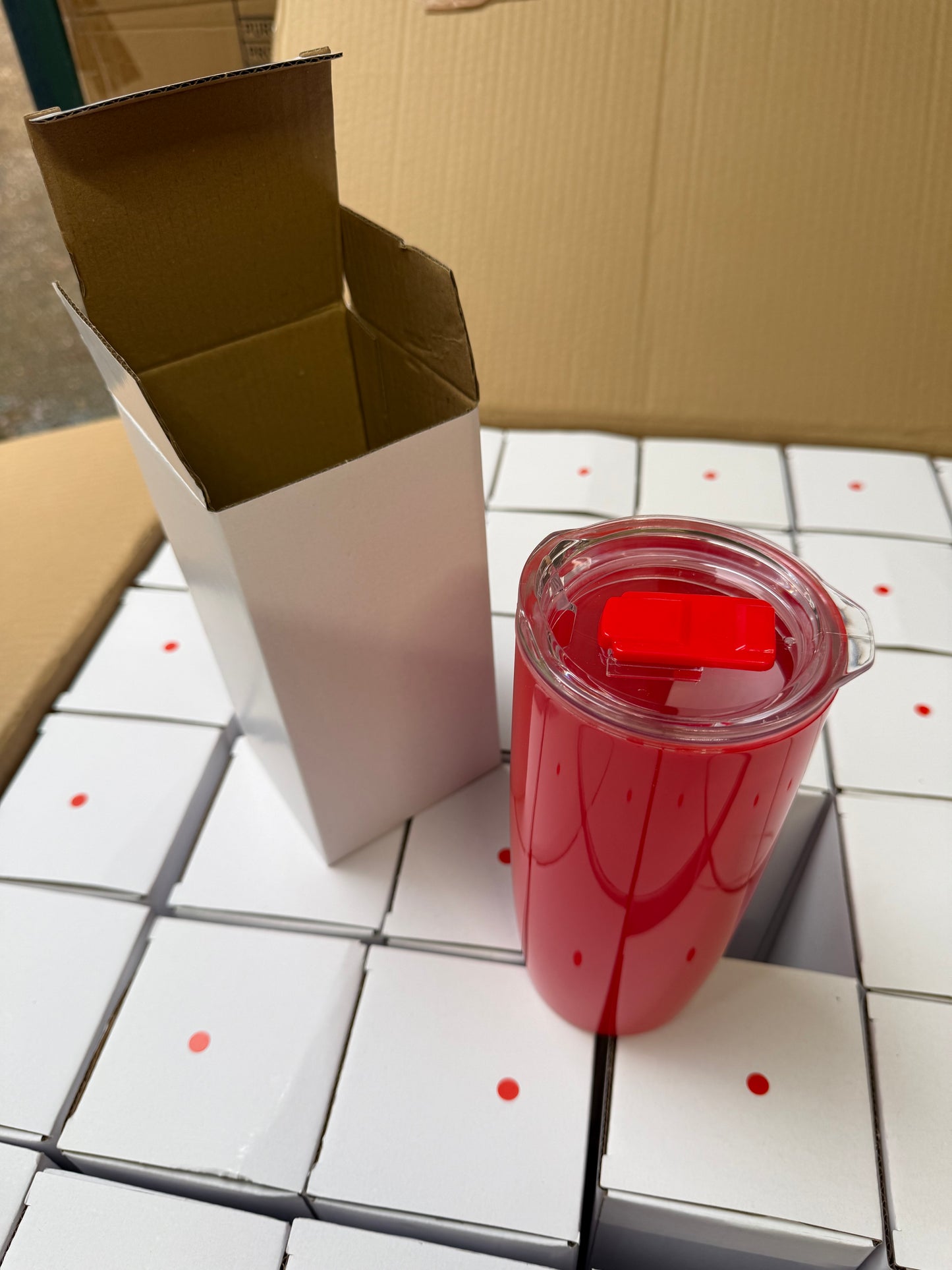 Wholesale Joblot Box Of 36 Red Plastic Thermal Cups With Sip Lids